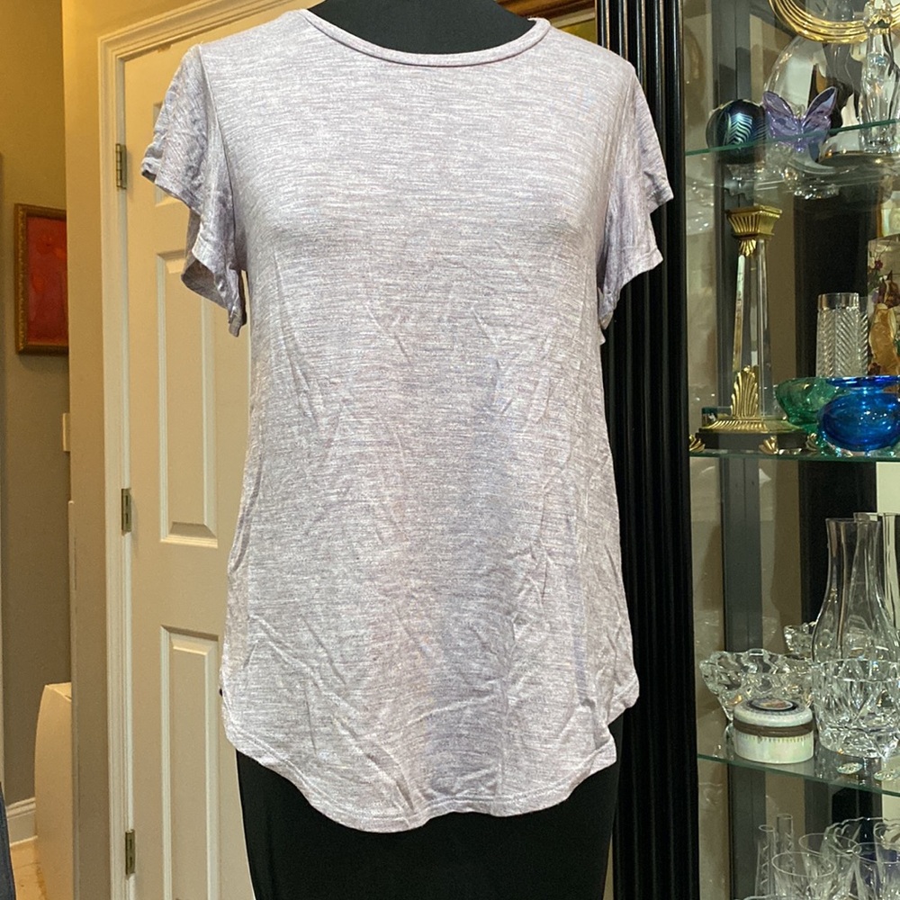 Anthropologie Dolan Left Coast Flutter Sleeve Top
Round neck gray pink Small EUC